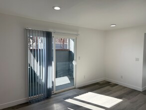 1750 Karen Ave in Las Vegas, NV - Foto de edificio - Building Photo
