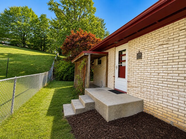 224 Roundhill Dr in Christiansburg, VA - Building Photo - Building Photo