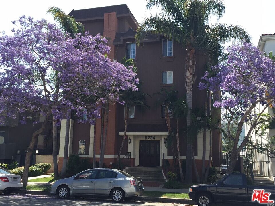 11734 Montana Ave in Los Angeles, CA - Foto de edificio