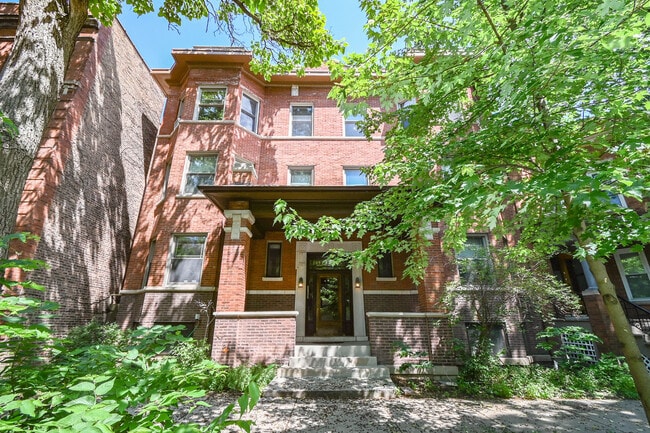 property at 5955 N Lakewood Ave