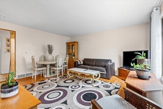 4836 Kirk St in Skokie, IL - Building Photo - Building Photo