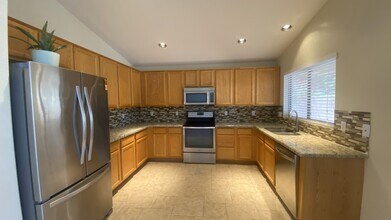 6806 W Quail Ave in Glendale, AZ - Building Photo - Building Photo