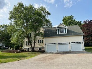 536 Middle St in Braintree, MA - Foto de edificio - Building Photo