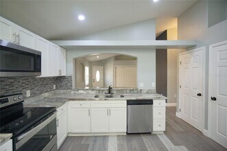 2416 E Ida St in Tampa, FL - Building Photo - Building Photo