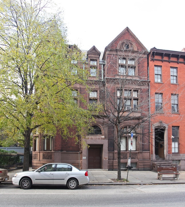 1114 St. Paul St in Baltimore, MD - Foto de edificio