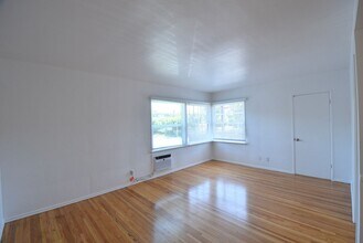 12807 Burbank Blvd in Los Angeles, CA - Building Photo - Building Photo