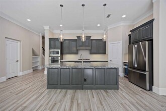 6723 Sussex Manor St in Houston, TX - Foto de edificio - Building Photo