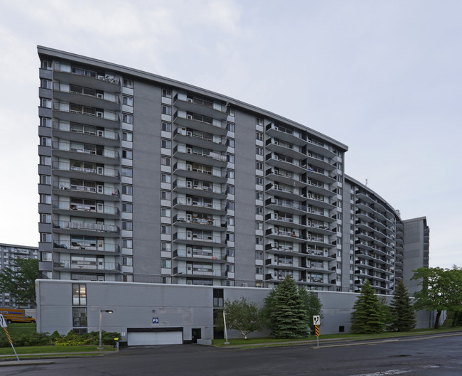 Somerset Towers East & West in Ottawa, ON - Building Photo - Building Photo