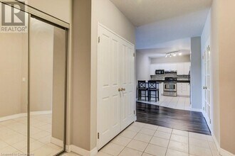 255 Keats Way in Waterloo, ON - Building Photo - Building Photo