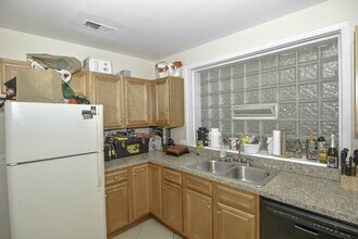 1436 W Belmont Ave, Unit M00B in Chicago, IL - Building Photo - Building Photo