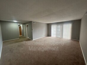 8440 Newton St in Overland Park, KS - Building Photo - Building Photo