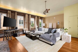 70 W 3rd St in New York, NY - Building Photo