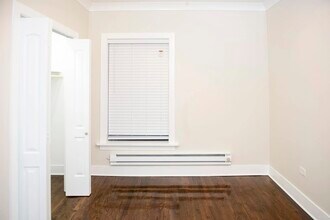 727 W Roscoe St in Chicago, IL - Foto de edificio - Building Photo