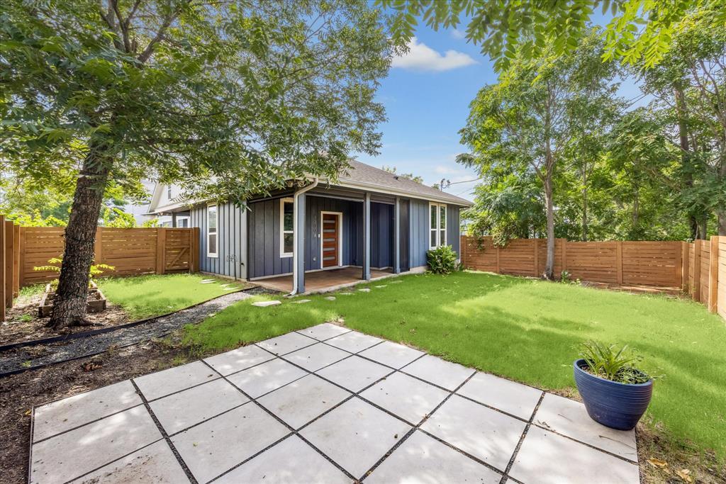 1300 Walnut Ave in Austin, TX - Building Photo