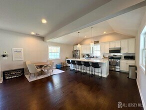 39 Caldwell Rd in Edison, NJ - Building Photo - Building Photo