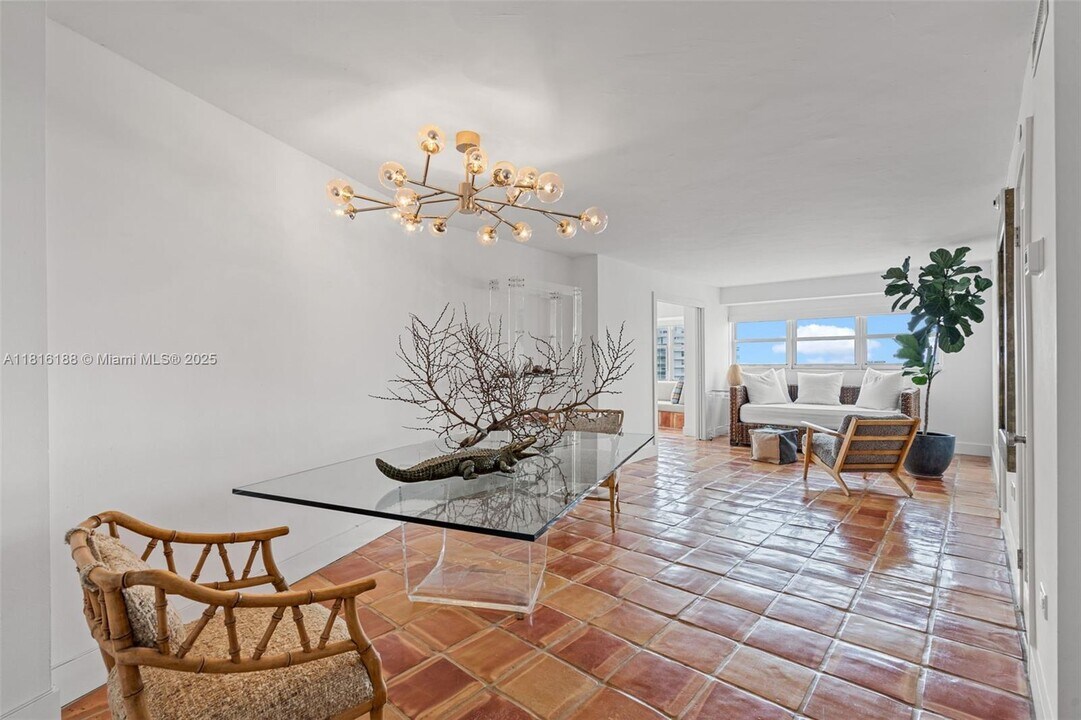 1881 Washington Ave in Miami Beach, FL - Building Photo