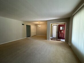1375 Fairhaven Blvd in Elm Grove, WI - Building Photo - Building Photo