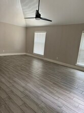 2320 Peppermill Rd in Houston, TX - Foto de edificio - Building Photo
