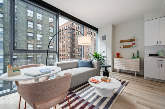 83 E Wacker Pl in Chicago, IL - Foto de edificio - Building Photo