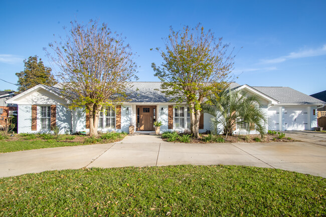 property at 956 Aquamarine Dr