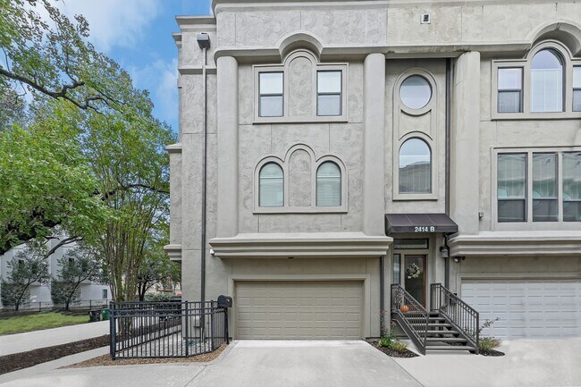 2414 Dorrington St in Houston, TX - Building Photo - Building Photo