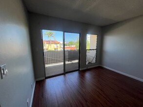 3945 W 8th St in Los Angeles, CA - Building Photo - Building Photo