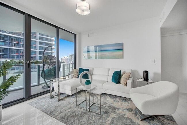1300 S Miami Ave, Unit 1407 in Miami, FL - Building Photo - Building Photo
