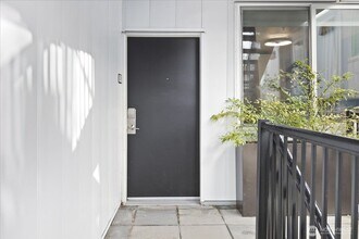 4422 Woodlawn Ave N in Seattle, WA - Foto de edificio - Building Photo