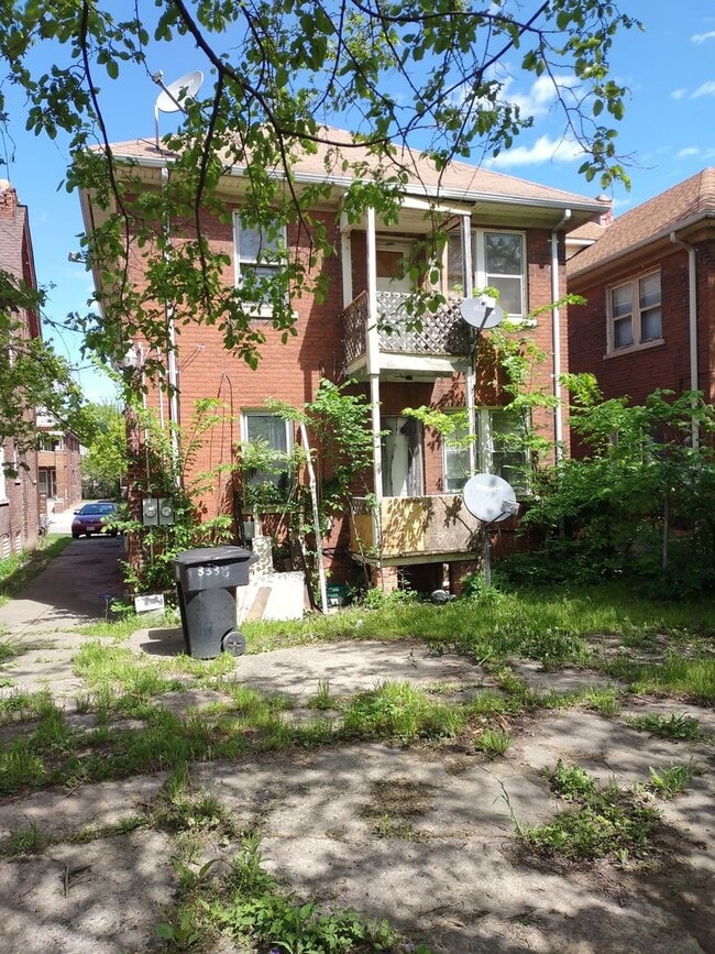 property at 3311 W Grand St