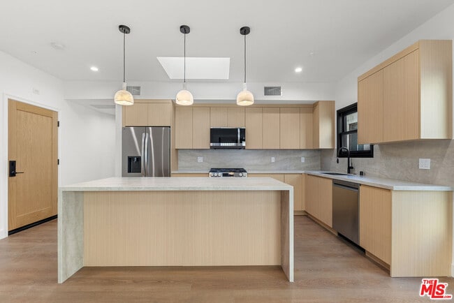 property at 132 S Oakhurst Dr