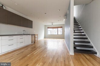1306 Hope St, Unit B in Philadelphia, PA - Building Photo - Building Photo