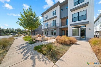 1208 N Academy Ave in New Braunfels, TX - Building Photo - Building Photo