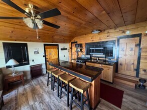 24998 Ocean View Dr in Crestline, CA - Building Photo - Building Photo