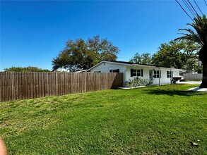 4245 1st St NE in St. Petersburg, FL - Building Photo - Building Photo