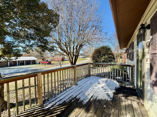 800 McAbee Dr in Greeneville, TN - Building Photo - Building Photo