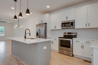 214 Eisenhower Dr in Nashville, TN - Building Photo - Building Photo