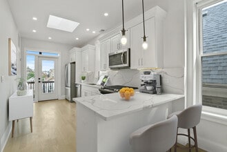 1241 N Bosworth Ave, Unit Apt 3 in Chicago, IL - Foto de edificio - Building Photo