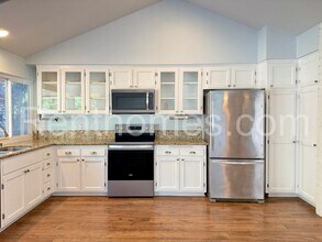 14866 Del Diablo Ln in San Diego, CA - Foto de edificio - Building Photo