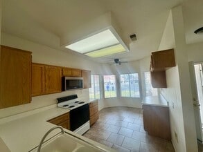 11670 Oak St in Apple Valley, CA - Building Photo - Building Photo