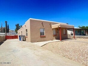 2521 McKinley Ave in El Paso, TX - Building Photo - Building Photo