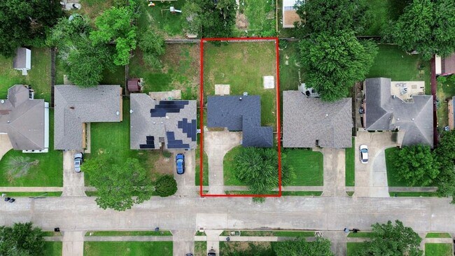 property at 2614 Village Cir Dr