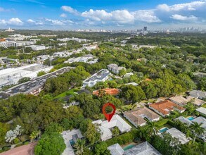 1130 Cotorro Ave in Coral Gables, FL - Foto de edificio - Building Photo