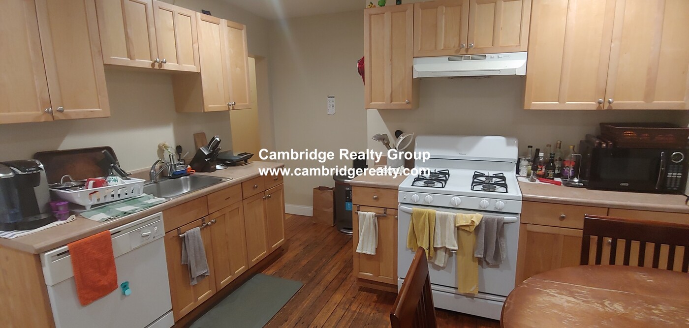 62 Pleasant St, Unit 1A in Cambridge, MA - Building Photo