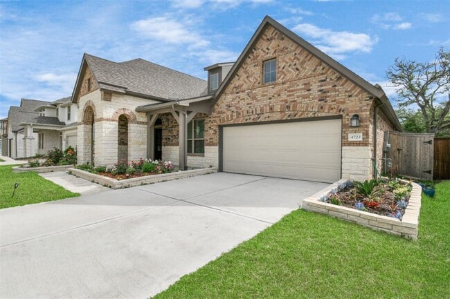 property at 4723 Great Acre Ln