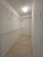 17100 N Bay Rd, Unit 1311 in Sunny Isles Beach, FL - Foto de edificio - Building Photo