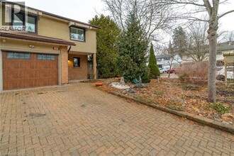 380 Churchill Ct in Waterloo, ON - Building Photo - Building Photo