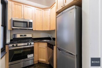 166 2nd Ave in New York, NY - Building Photo - Building Photo