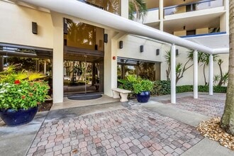 1930 Harbourside Dr in Longboat Key, FL - Building Photo - Building Photo