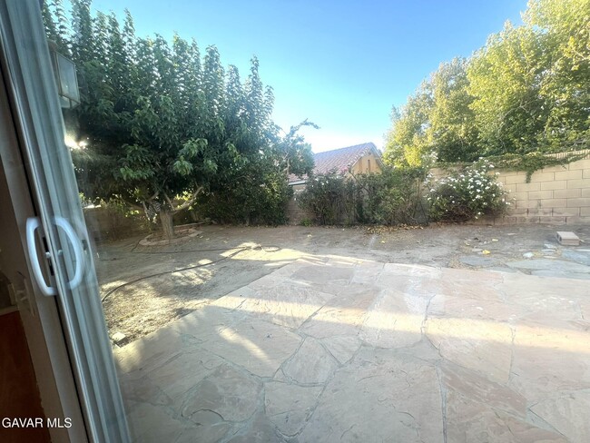 2535 E Norberry St in Lancaster, CA - Foto de edificio - Building Photo