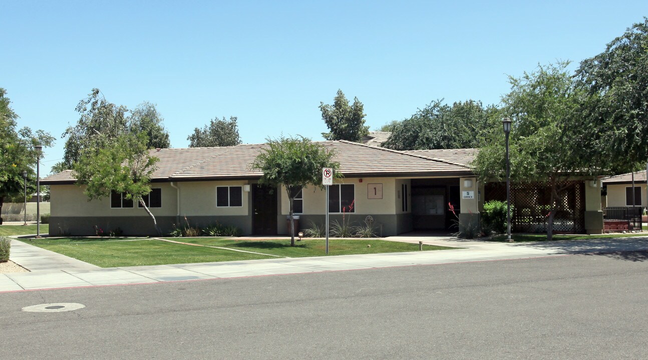 Vista Alegre in Glendale, AZ - Building Photo